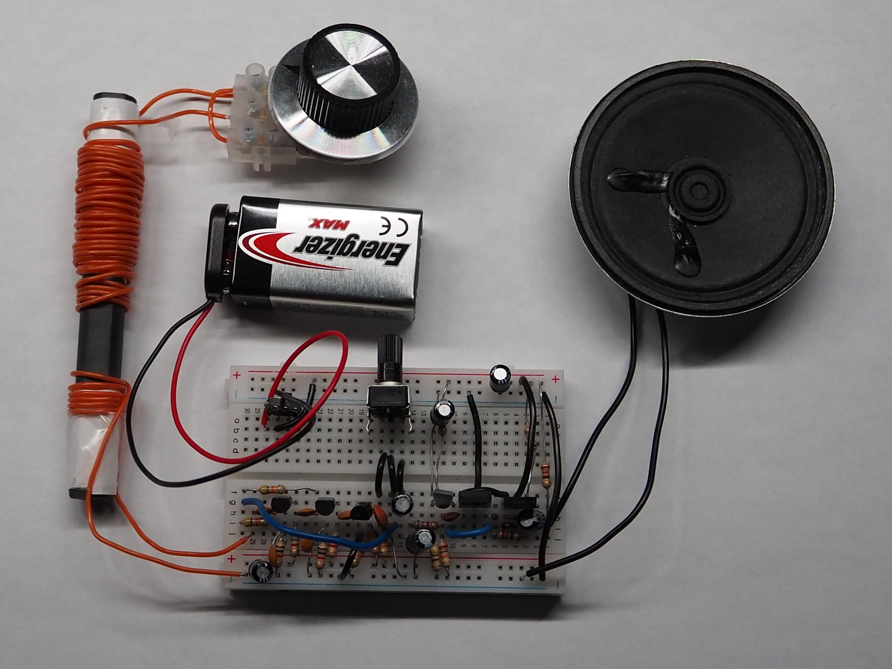 Completed discrete transistor AM radio
